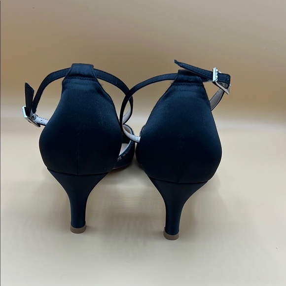 Erijunor Black Sandals with Intricate Detailing and Open Design - Picture 3 of 4